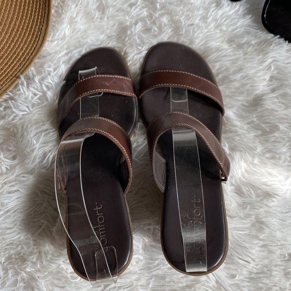 Womens Brown strap wedge sandals, size 9M - Picture 7 of 9